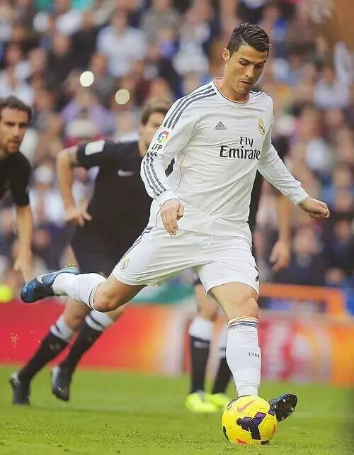 特瓦斯随行西班牙国王访华，向国内推广西甲联赛（特瓦斯陪同西班牙国王访华，在华推介西甲联赛）